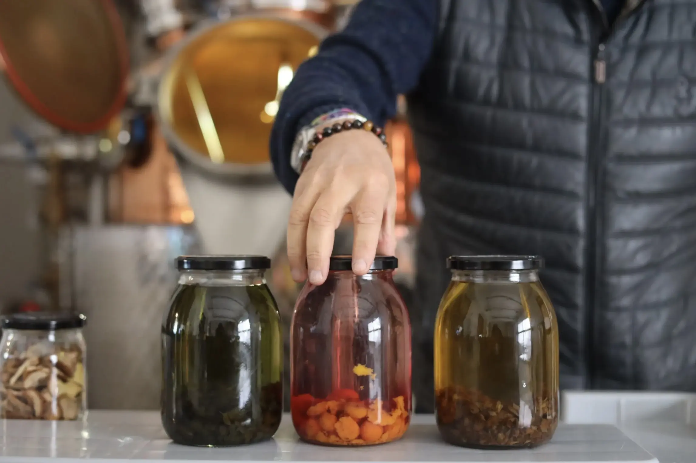 Immagine descrittiva produzione della distilleria - Riposo naturale, senza aggiunta e/o trattamento con conservanti Immagine descrittiva produzione della distilleria - Riposo naturale, senza aggiunta e/o trattamento con conservanti